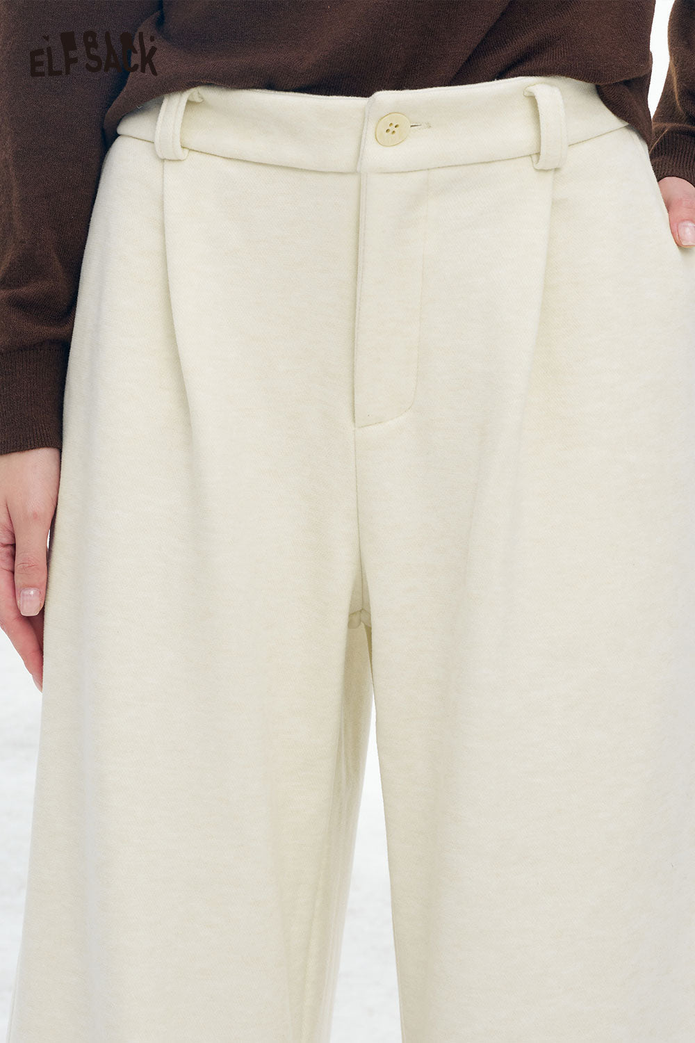 ELFSACK star graphic floor length pants in a soft beige color with a tailored fit