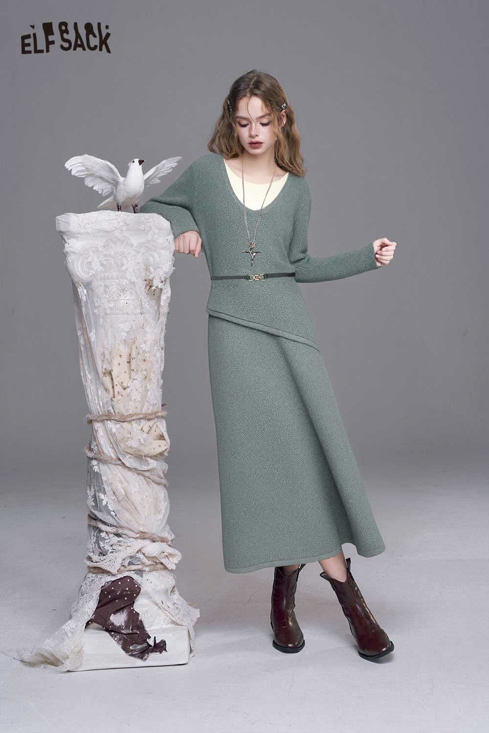 ELFSACK stretch jersey v-neck bodycon dress in green with long sleeves for a fashionable look
