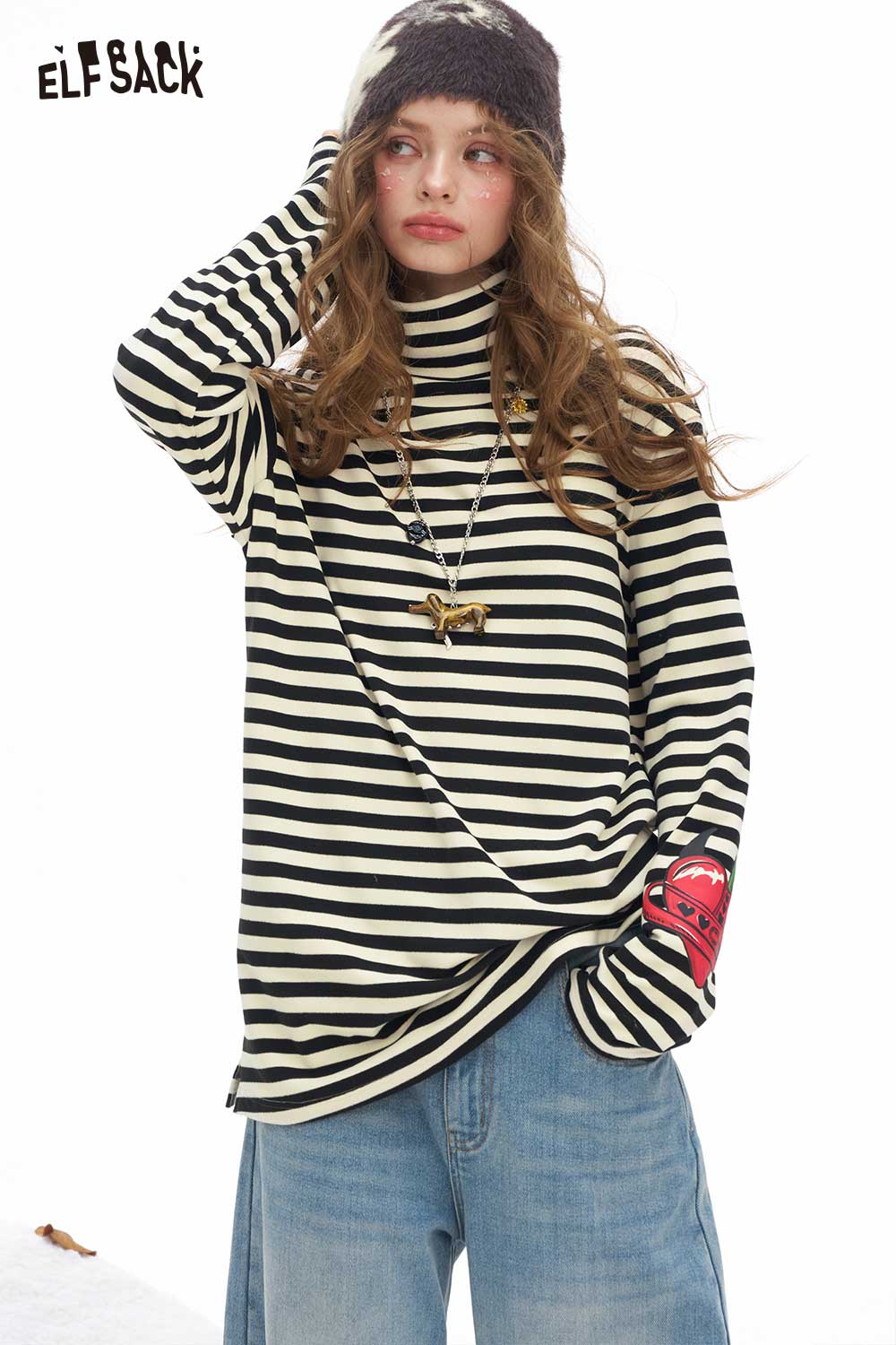 ELFSACK striped high neck graphic t-shirt for women with a relaxed fit and unique designs