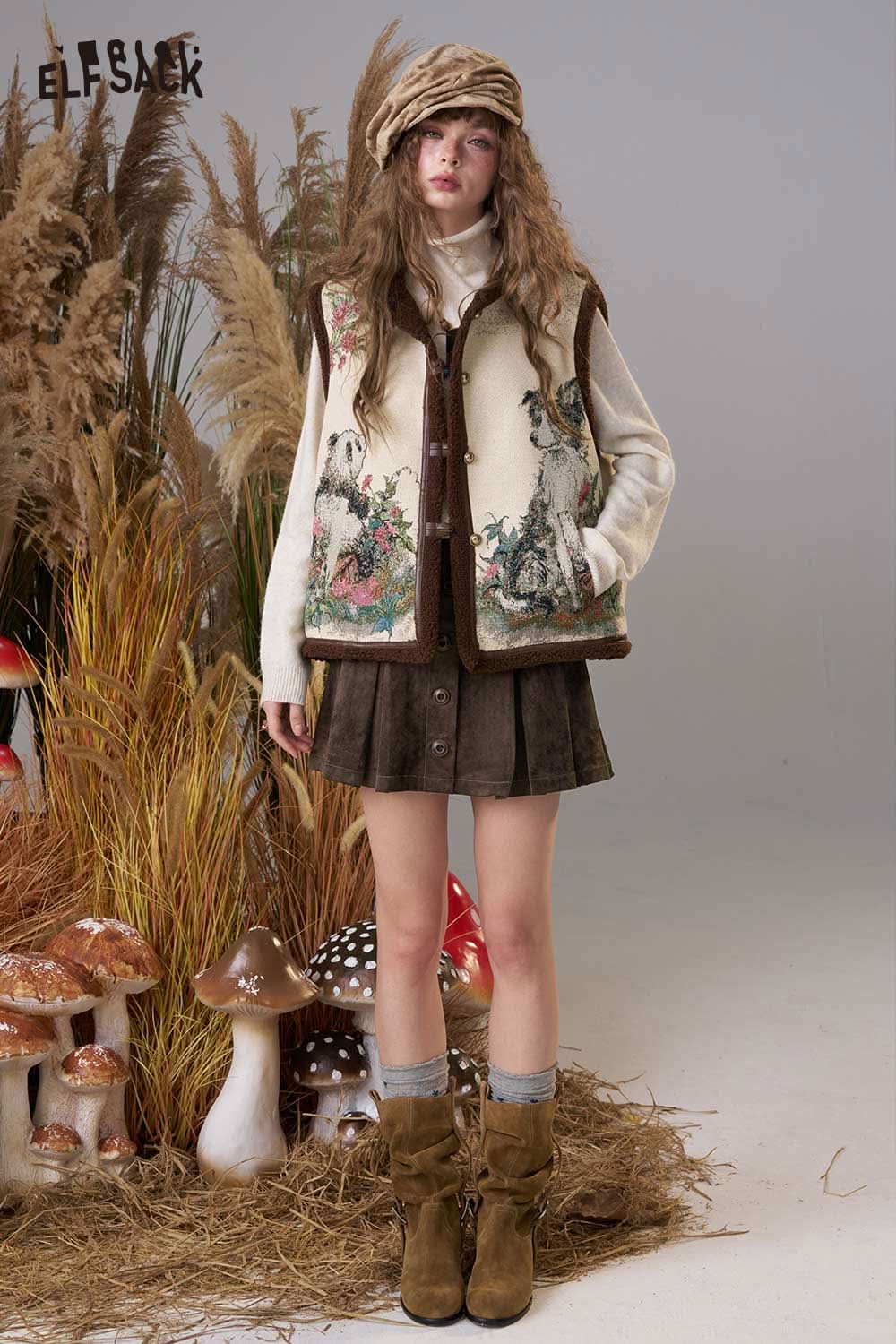 ELFSACK suede A-line mini skirt paired with a stylish vest and hat for a chic autumn look
