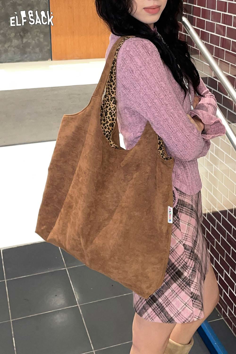 ELFSACK textured oversized hobo bag with leopard print lining for a trendy look