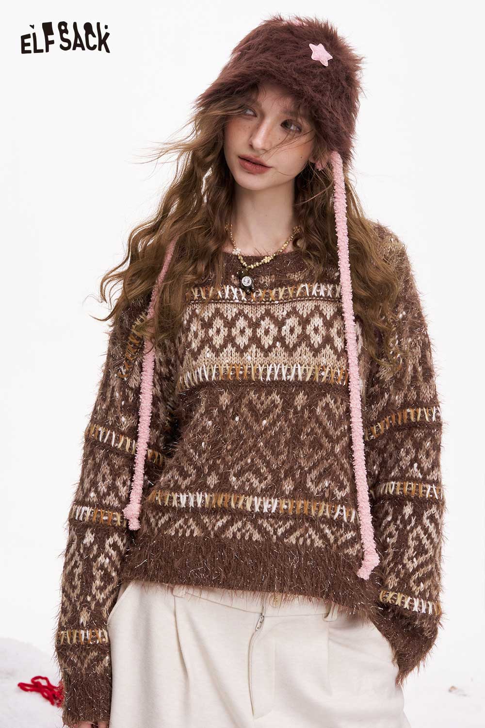 ELFSACK trendy cropped glitter sweater in brown with a cozy design, paired with a fluffy hat
