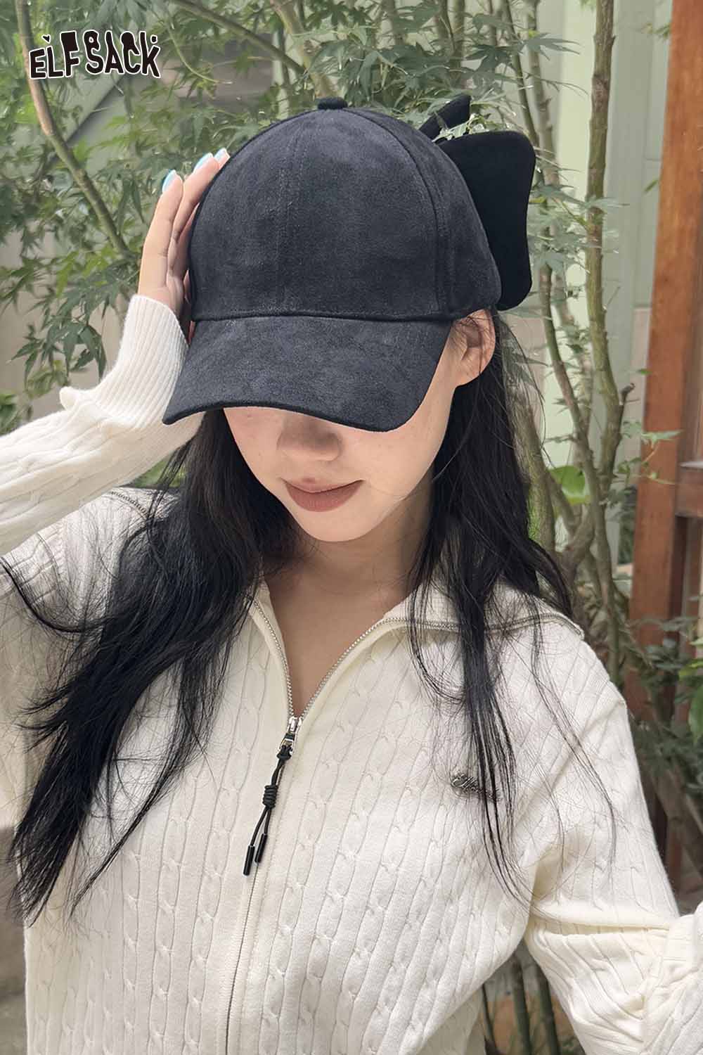 Stylish ELFSACK velour bow baseball cap in black for a trendy look with soft texture
