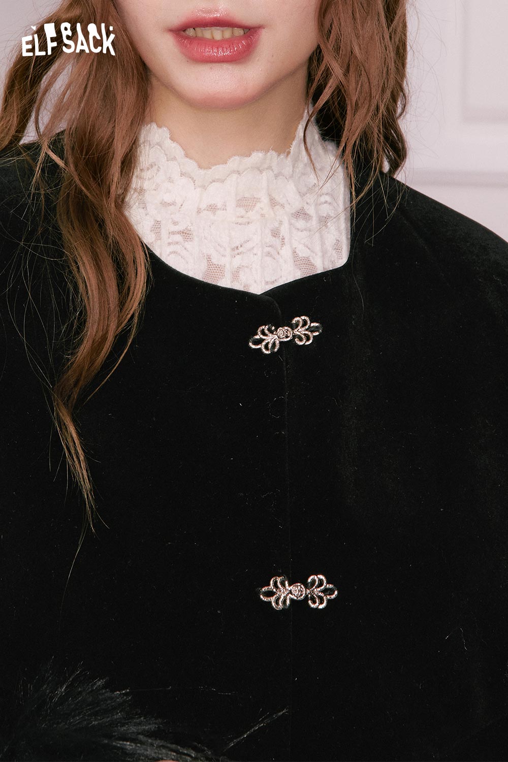 Elegant ELFSACK Black Velvet Cloak with Decorative Buttons and Ruffled White Collar