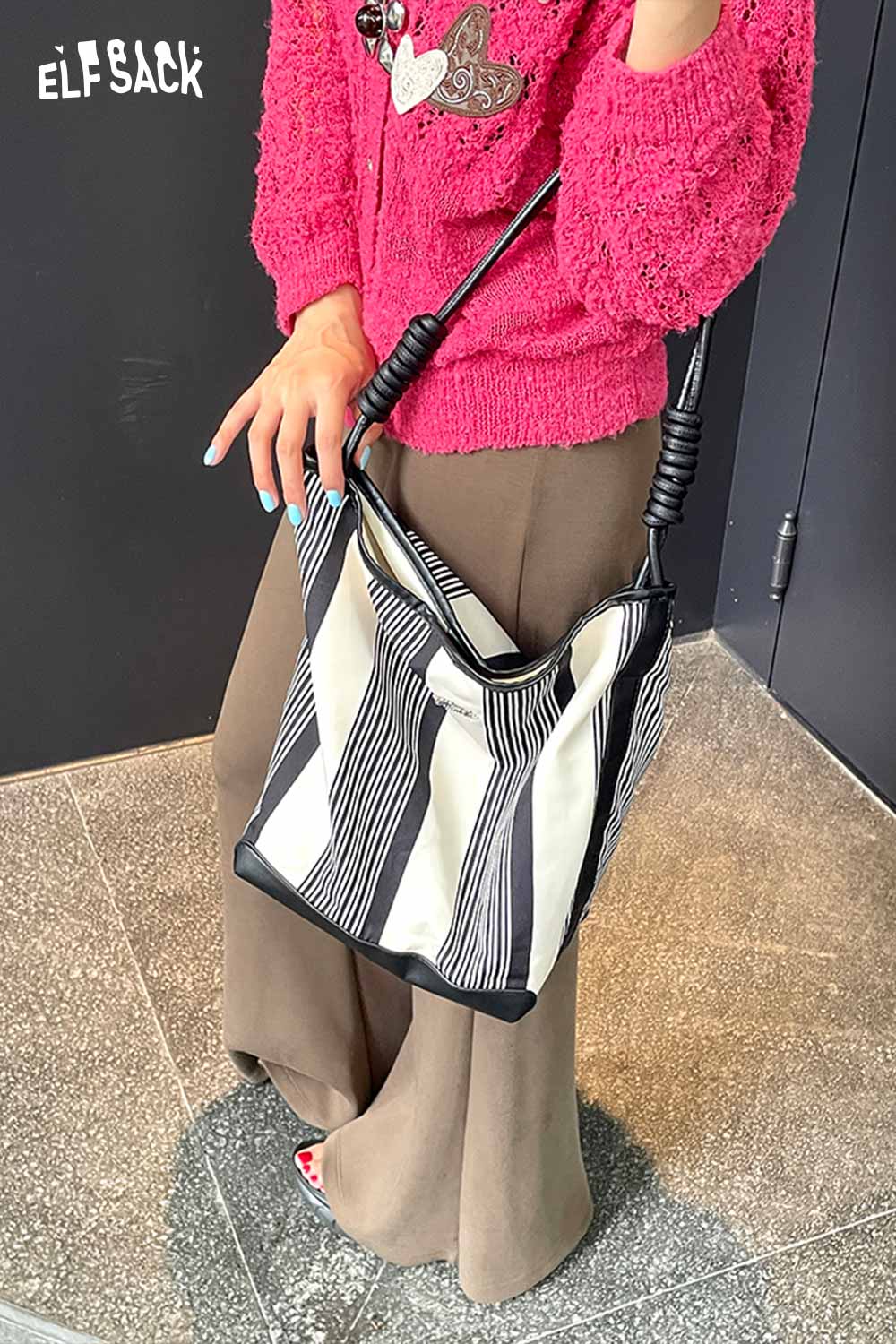 ELFSACK contrast stripe canvas tote bag styled with a pink sweater and wide-leg pants