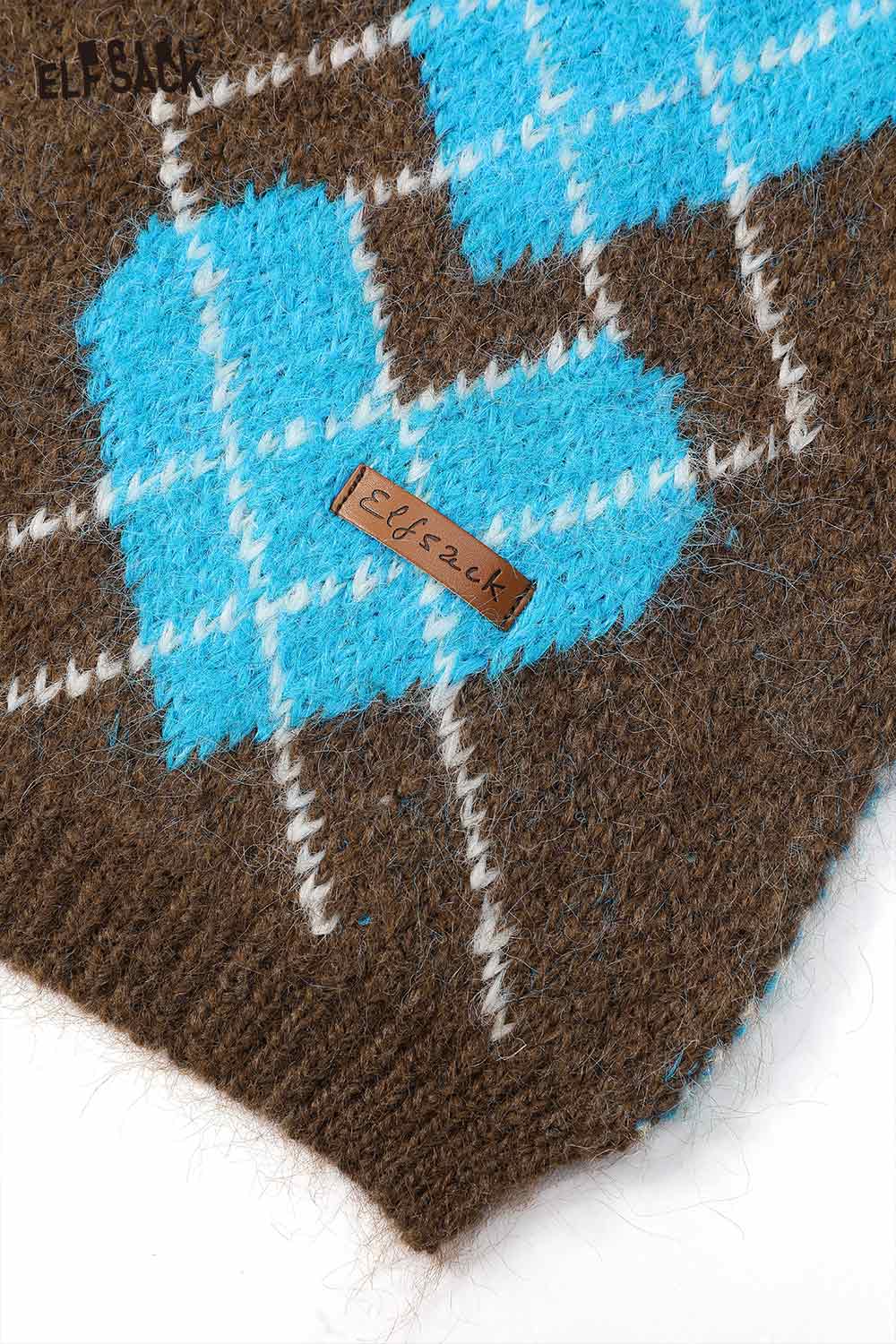 ELFSACK minimalist diamond pattern scarf in brown and blue for stylish winter layering