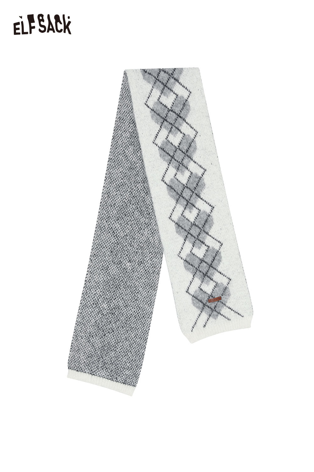 ELFSACK minimalist diamond pattern scarf in gray and white with a stylish design for winter outfits