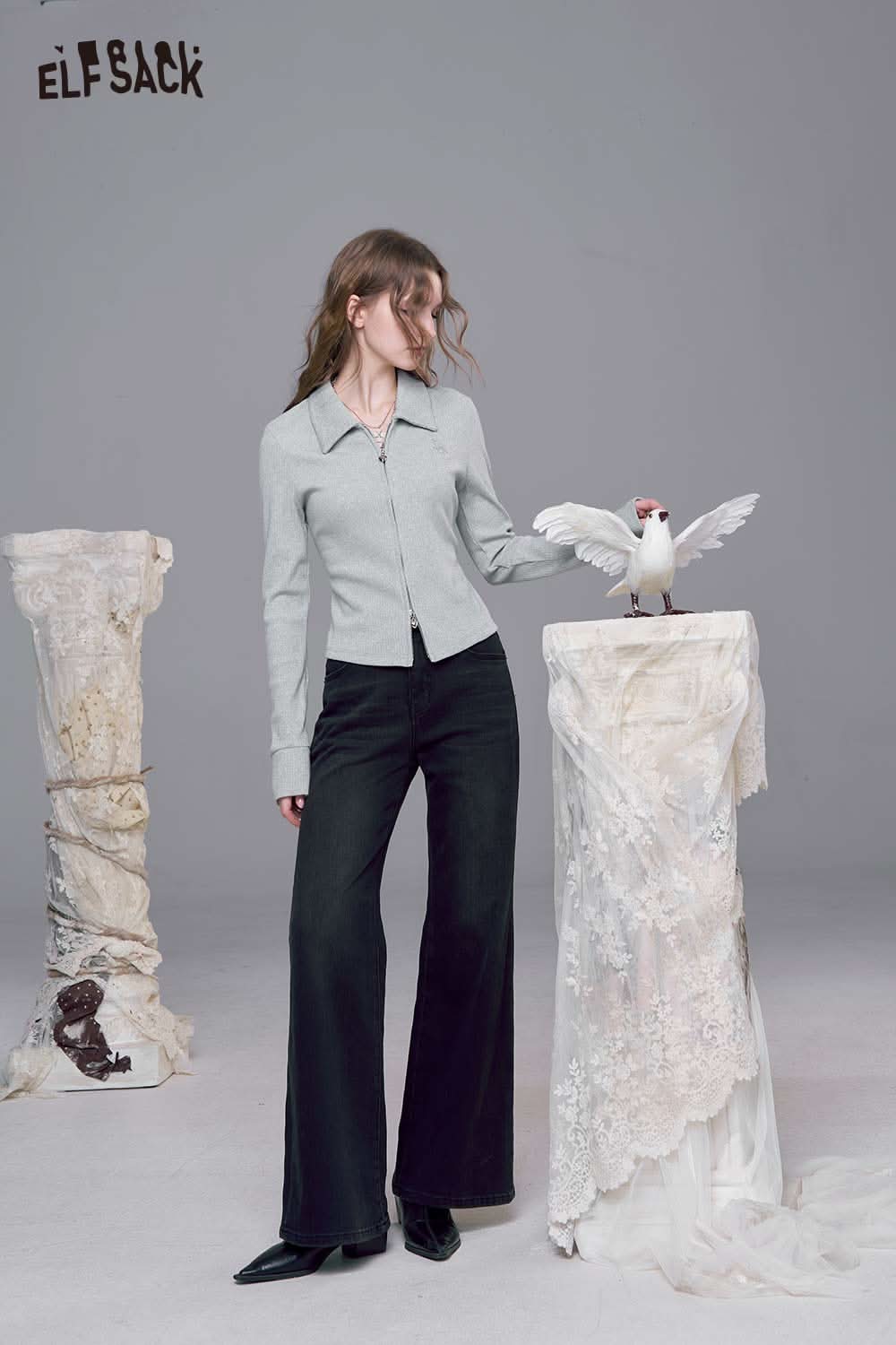 ELFSACK minimalist embroidered cardigan for women paired with high-waisted black pants