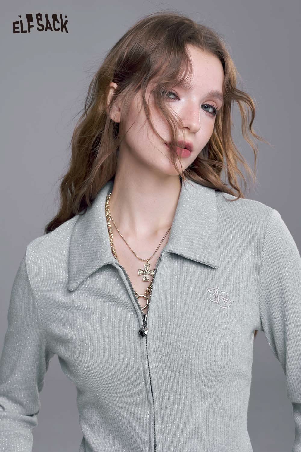 ELFSACK minimalist embroidered cardigan for women in light gray with a zipper and collar design