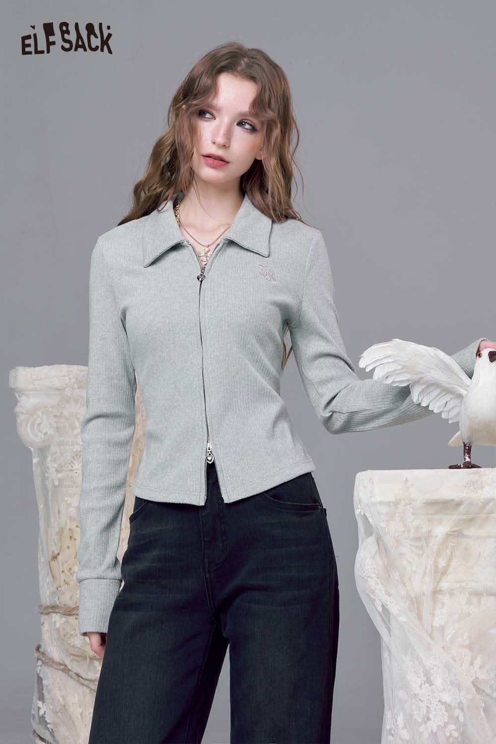 ELFSACK minimalist embroidered cardigan for women in light gray with a zippered front and a stylish collar
