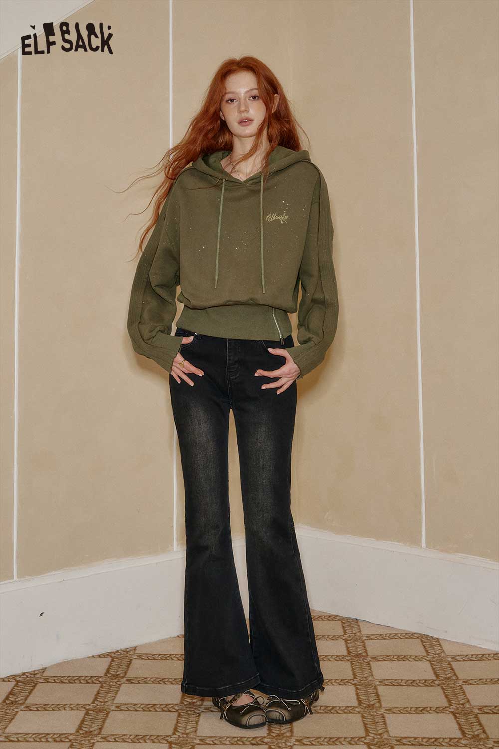ELFSACK soft cropped hoodie for women in olive green paired with flared jeans for a stylish look