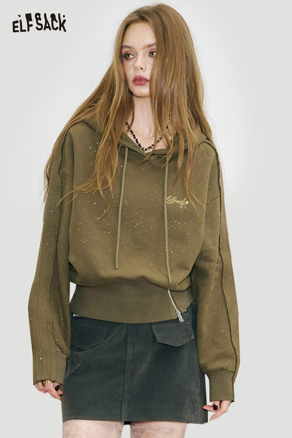 ELFSACK soft cropped hoodie for women in olive green with a relaxed fit and stylish design.