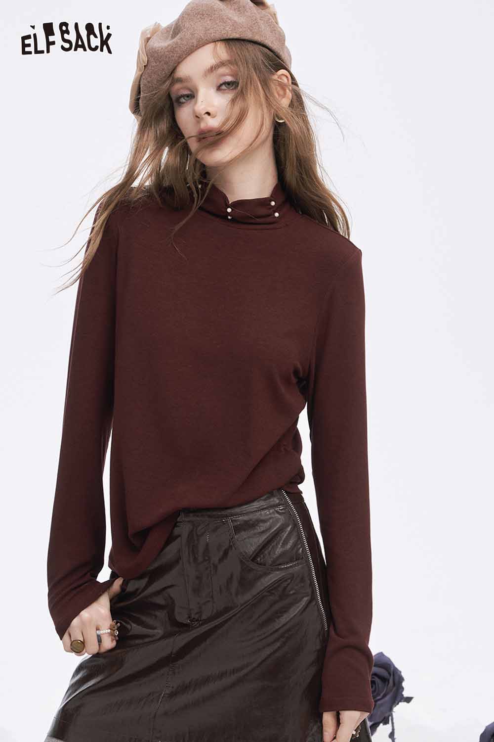 ELFSACK soft shiny leather skirt paired with a stylish maroon top and a trendy hat