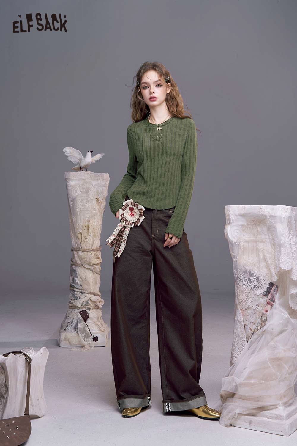 ELFSACK women's stretch knit top in green with ribbed design, paired with wide-leg trousers for a trendy look