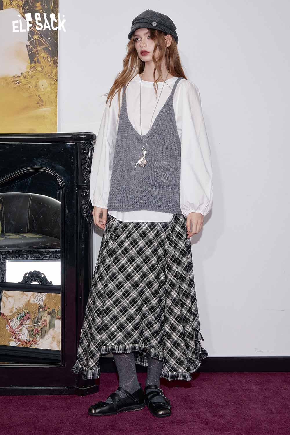 ELFSACK wool blend checkered skirt paired with a stylish sweater and hat for a chic look