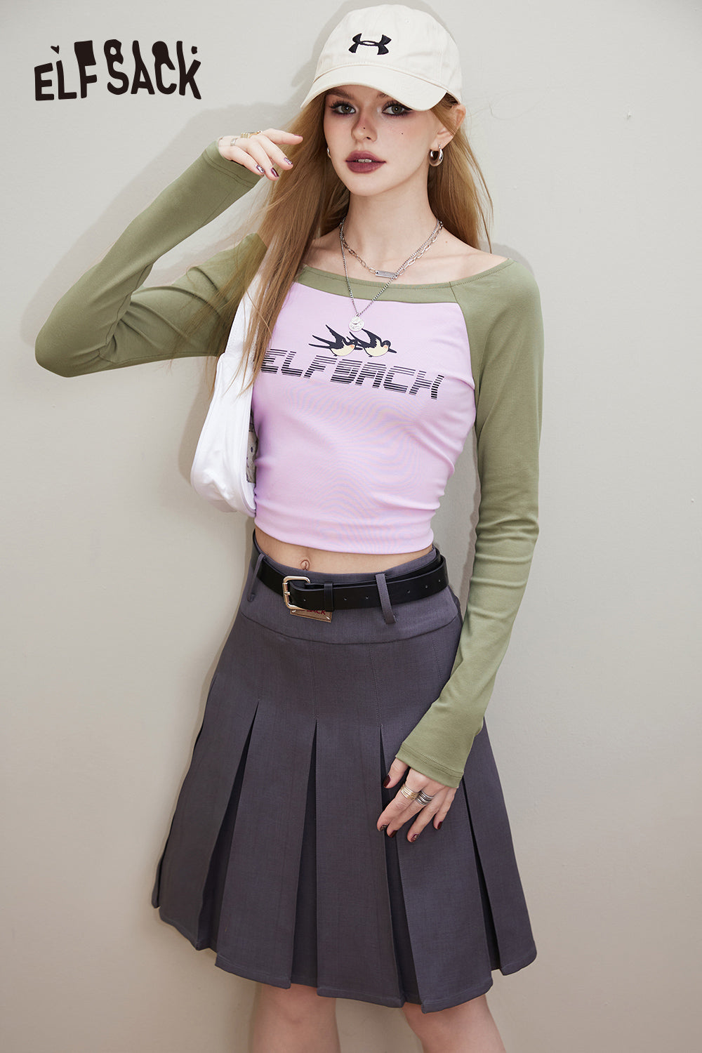 ELFSACK Y2K Letter Print Raglan Sleev long sleeve fitted crop top in pink and olive green