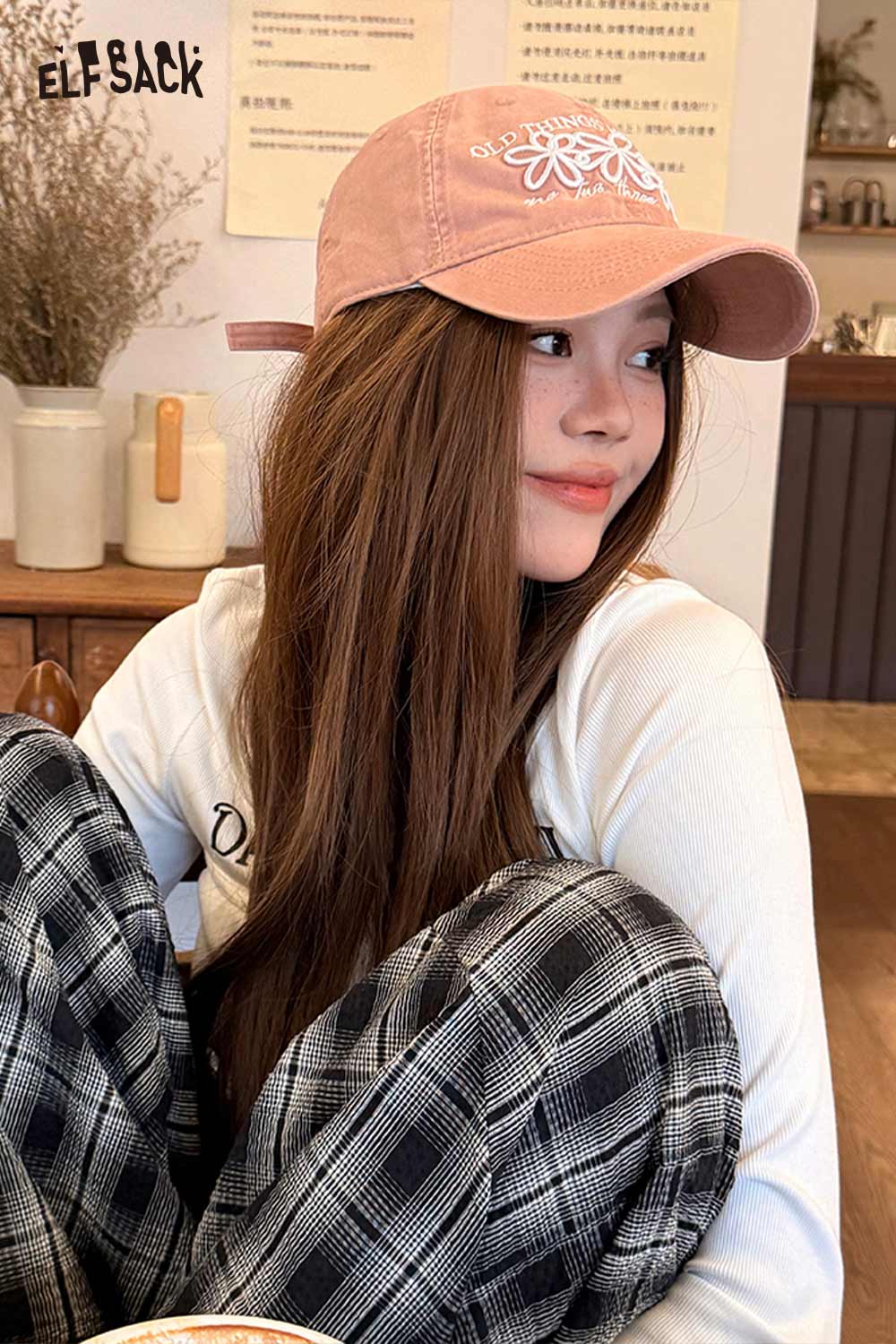 ELFSACK vintage flower embroidered baseball cap in soft pink, perfect for casual outfits and sunny days