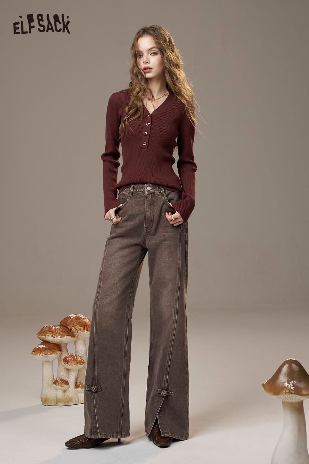 ELFSACK vintage frog button denim jeans with a loose fit and stylish flair for a trendy look