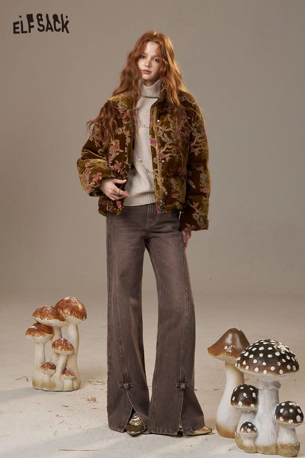 ELFSACK vintage frog button denim jeans with a trendy flared design and unique button details