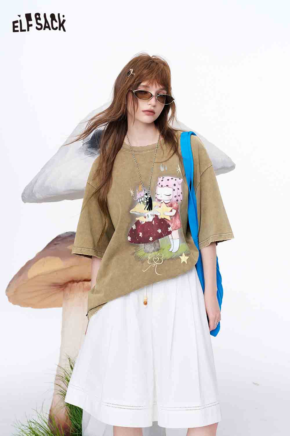 ELFSACK Vintage Mushroom Girl Oversized T-Shirt