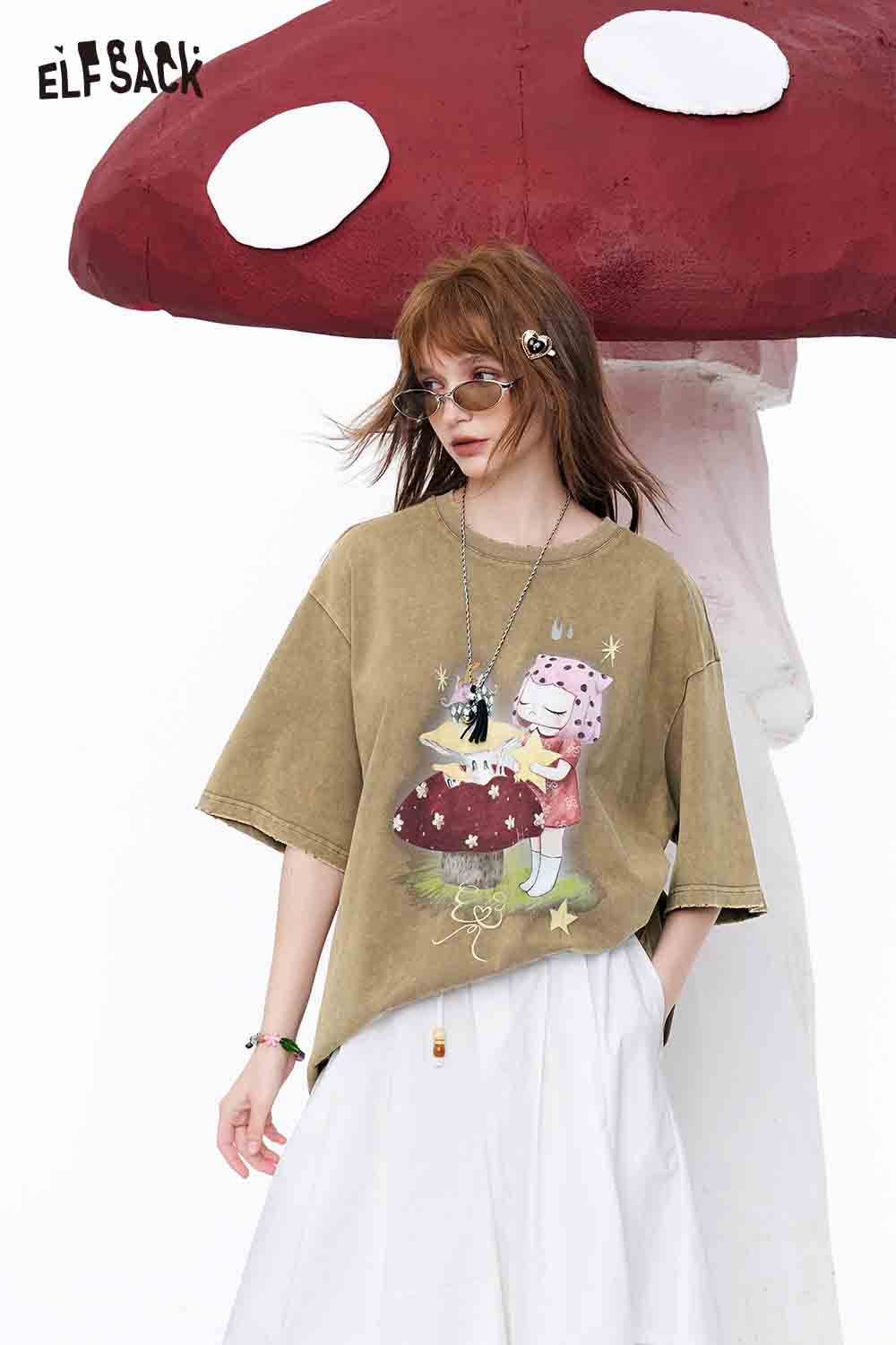 ELFSACK Vintage Mushroom Girl Oversized T-Shirt