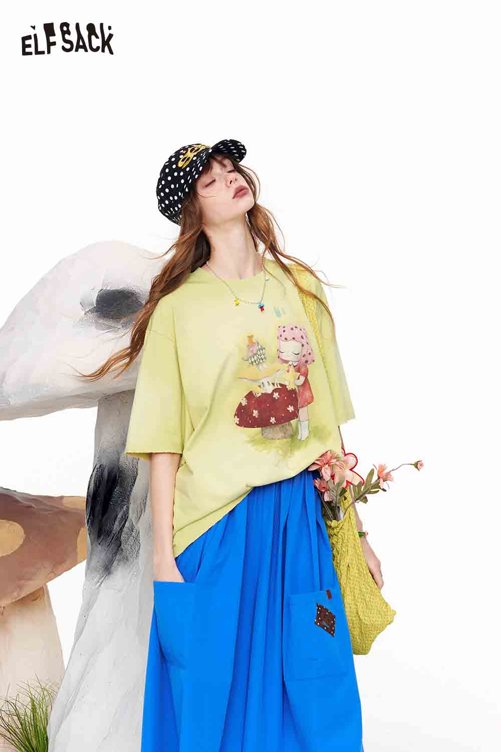 ELFSACK Vintage Mushroom Girl Oversized T-Shirt