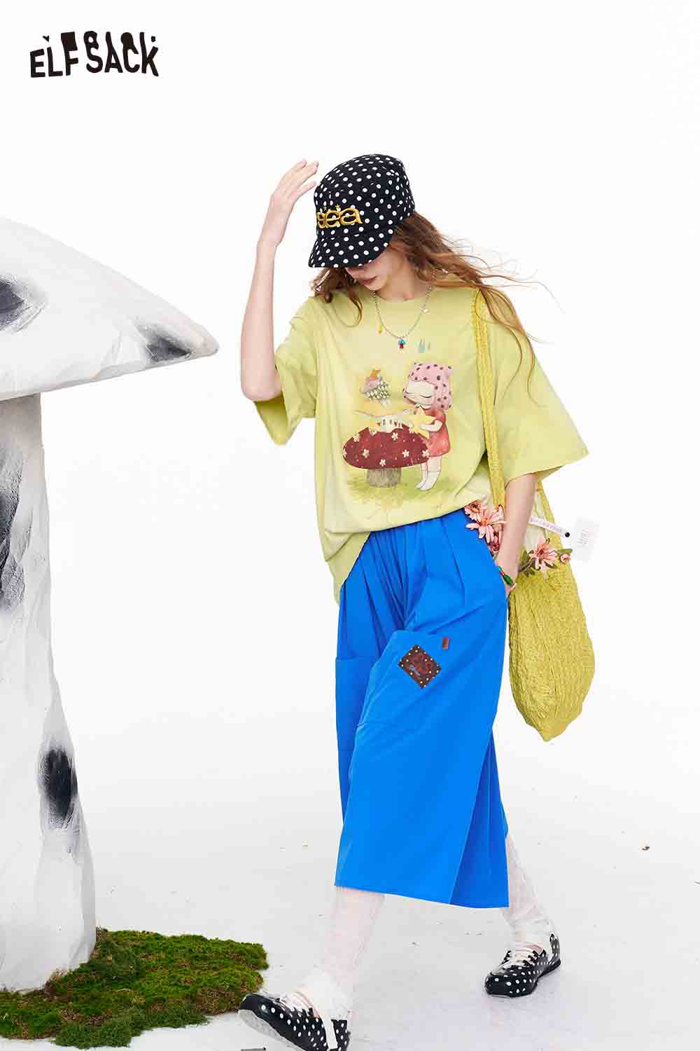 ELFSACK Vintage Mushroom Girl Oversized T-Shirt