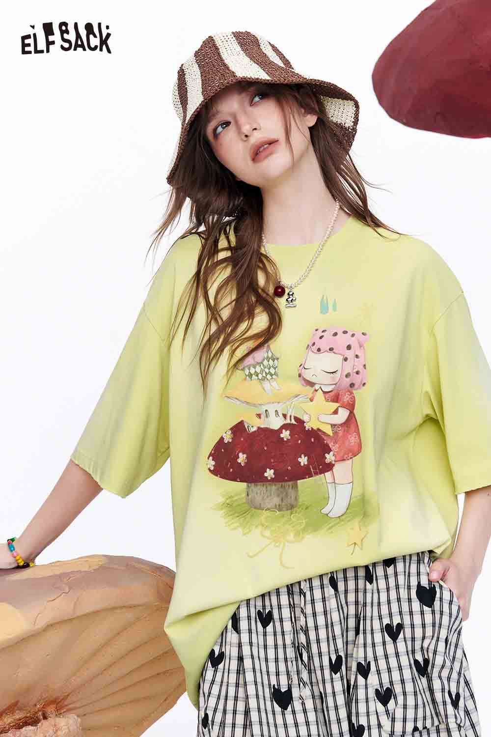 ELFSACK Vintage Mushroom Girl Oversized T-Shirt