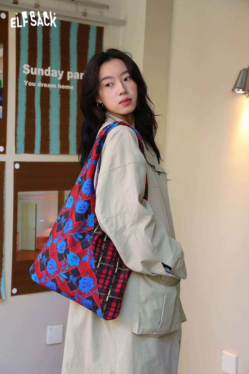 ELFSACK vintage stripe tote bag in vibrant colors, perfect for casual outings and everyday use