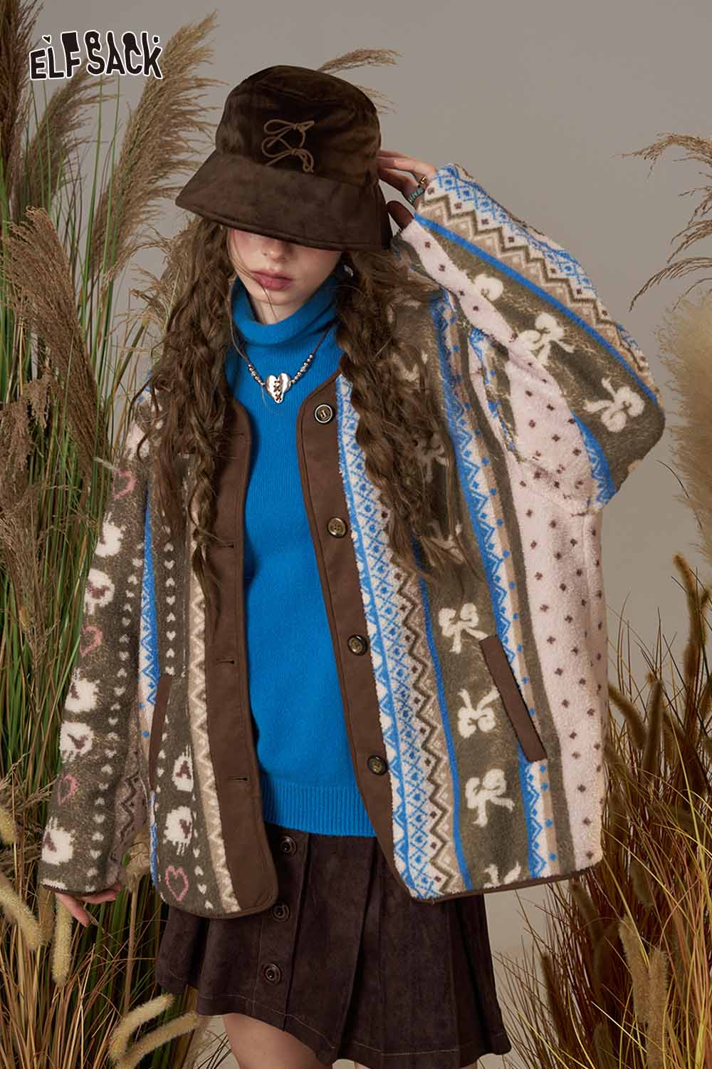 Stylish ELFSACK cartoon print short jacket for women with unique patterns and cozy design