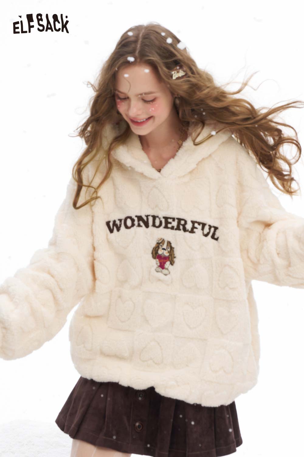 ELFSACK heart plush hooded sweatshirt for women in cream with embroidered Wonderful design