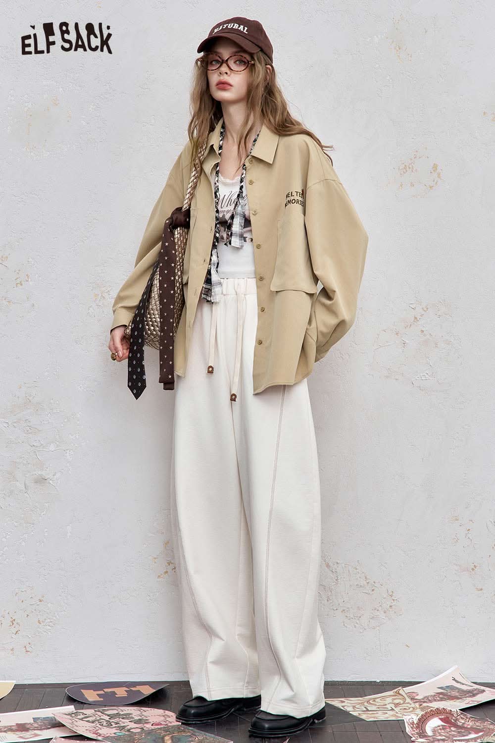 Stylish ELFSACK light loose graphic shirt for women paired with wide-leg pants for a chic look