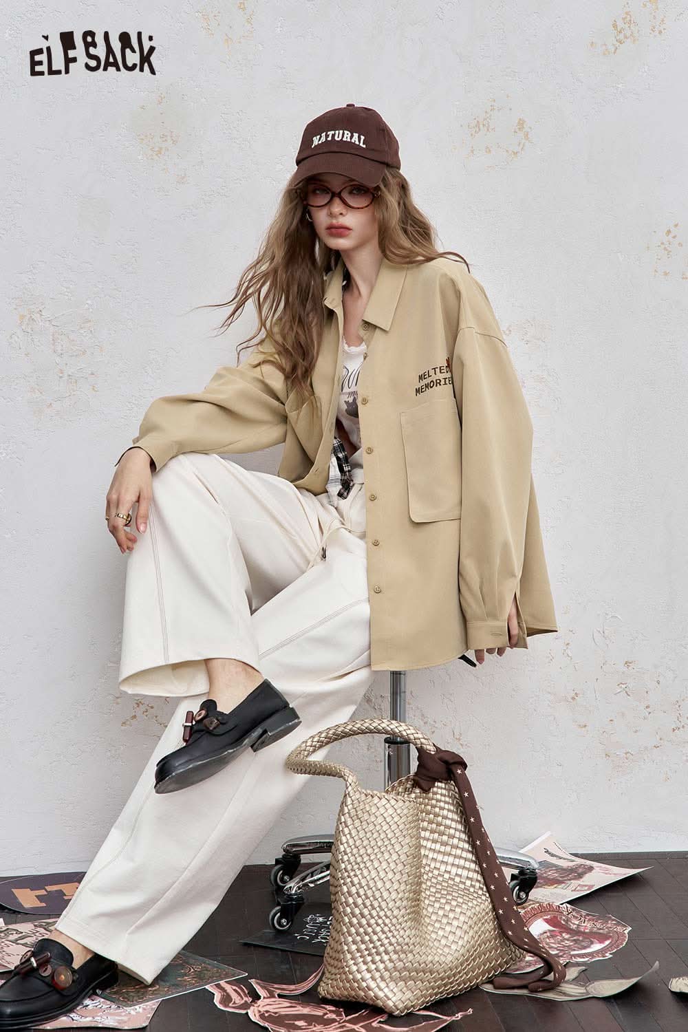 ELFSACK light loose graphic shirt for women styled with wide leg pants and accessories