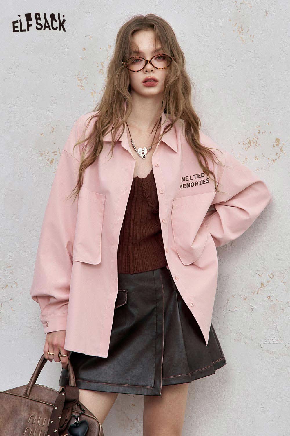 ELFSACK light loose graphic shirt for women in pink with pocket detail and relaxed fit