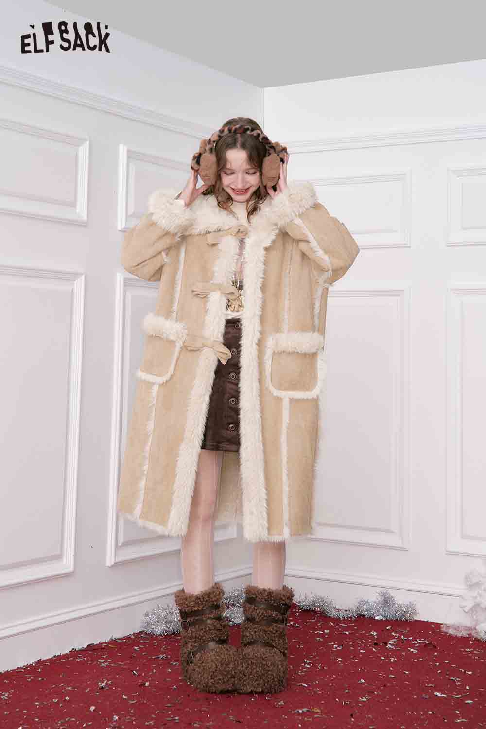 ELFSACK Long Wool Coat for Women in beige with fur trim and large pockets, perfect for winter style