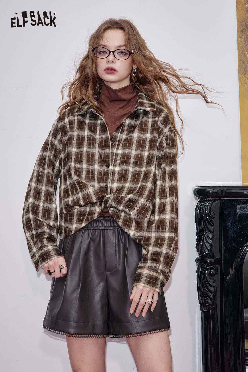 ELFSACK women's plaid button down shirt styled with a knotted front and paired with a leather skirt