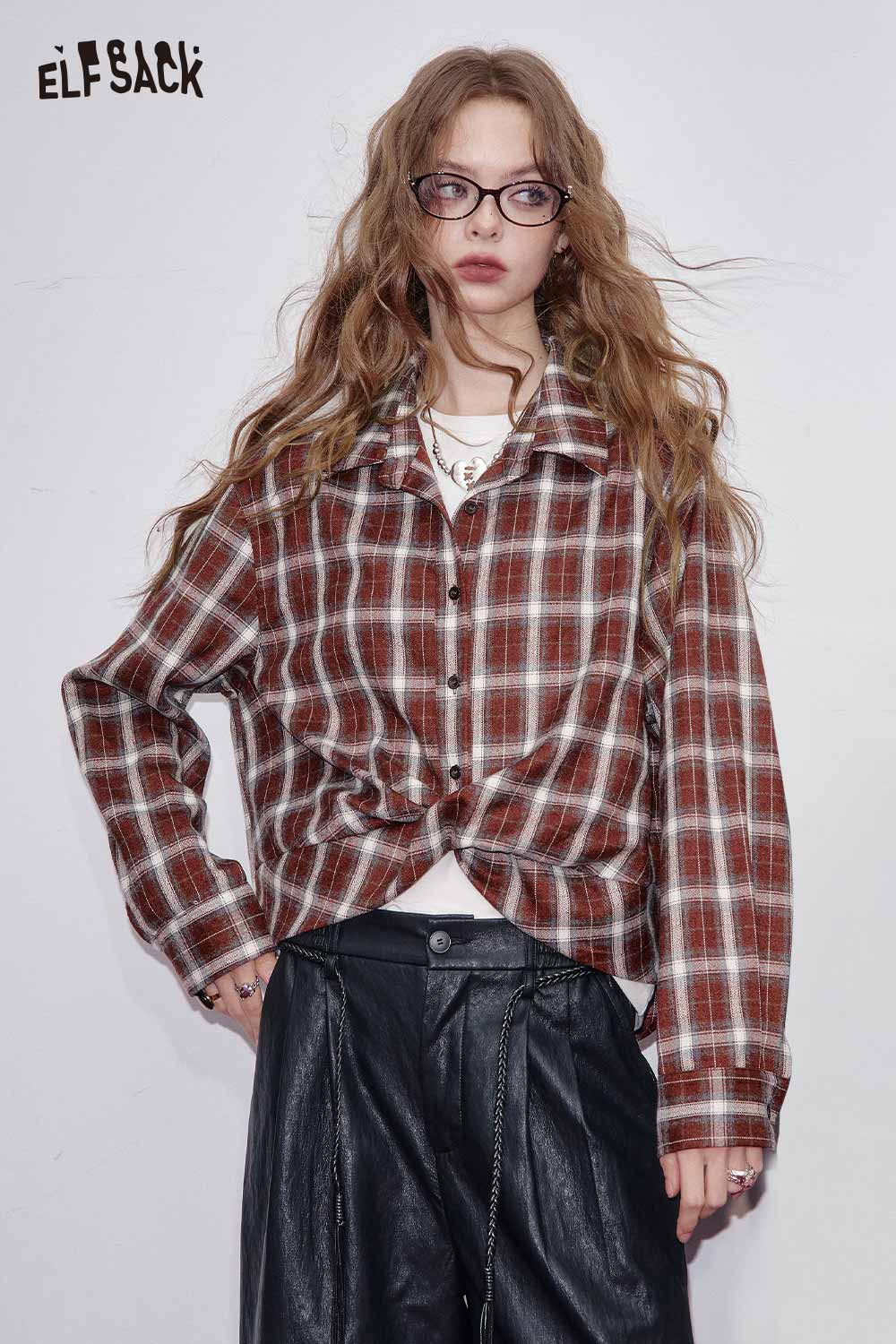 ELFSACK women's plaid button down shirt in brown tones, featuring an oversized fit and knotted front detail