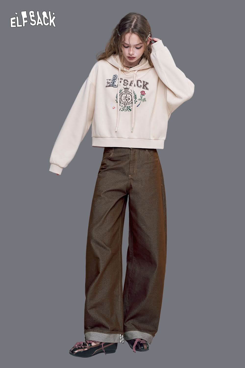 ELFSACK wide leg cotton blend trousers women in brown paired with a cream hoodie for a stylish casual look