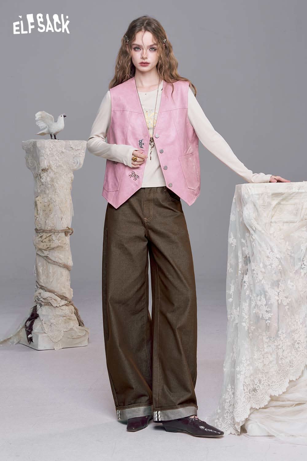 ELFSACK wide leg cotton blend trousers women in brown with stylish pink vest for a chic look