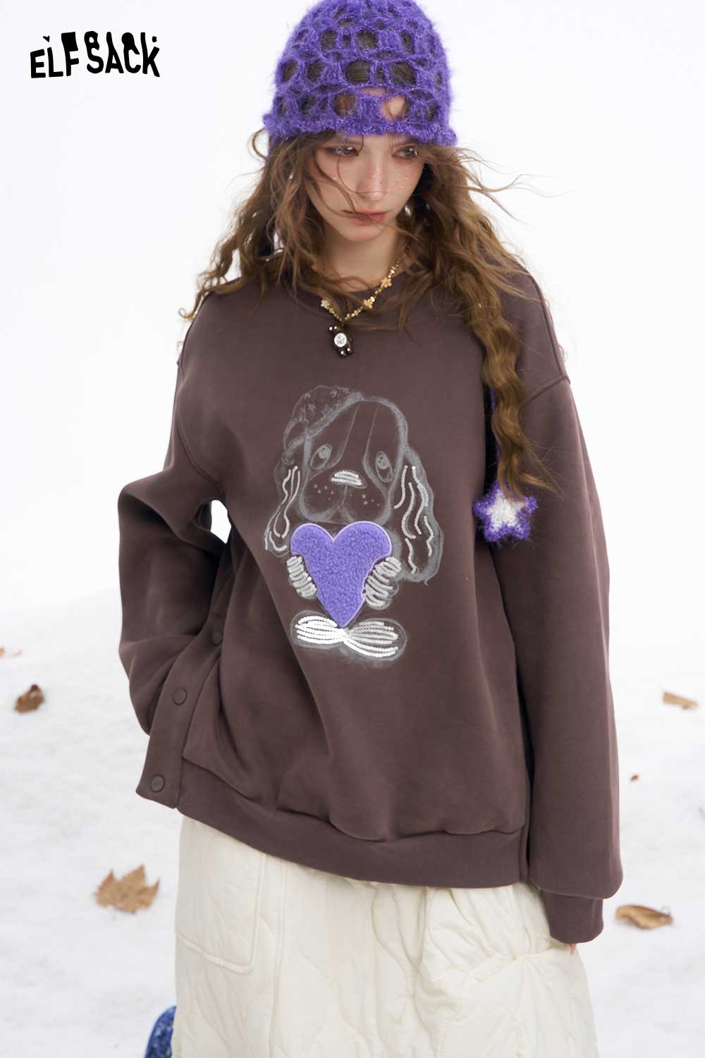 ELFSACK women's animal graphic sweatshirt featuring a dog illustration and a heart design in soft fabric