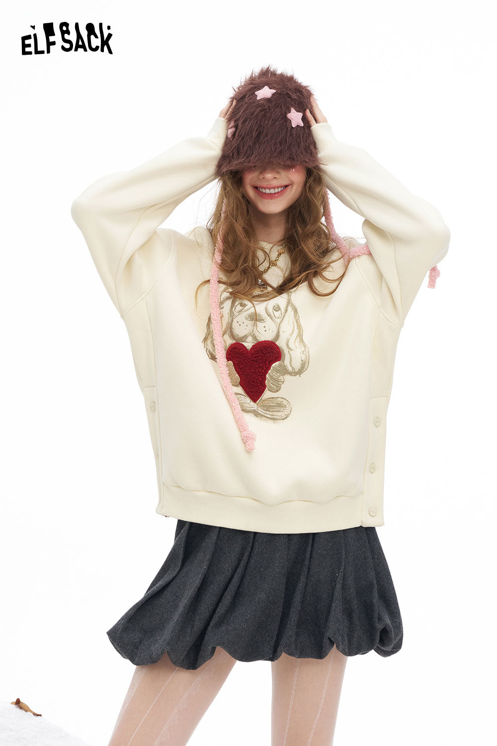 ELFSACK women's animal graphic sweatshirt in cream featuring cute bear design and heart detail