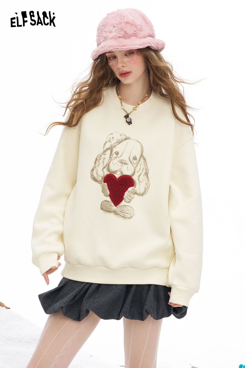 ELFSACK women's animal graphic sweatshirt featuring a cute dog holding a heart in a cream color