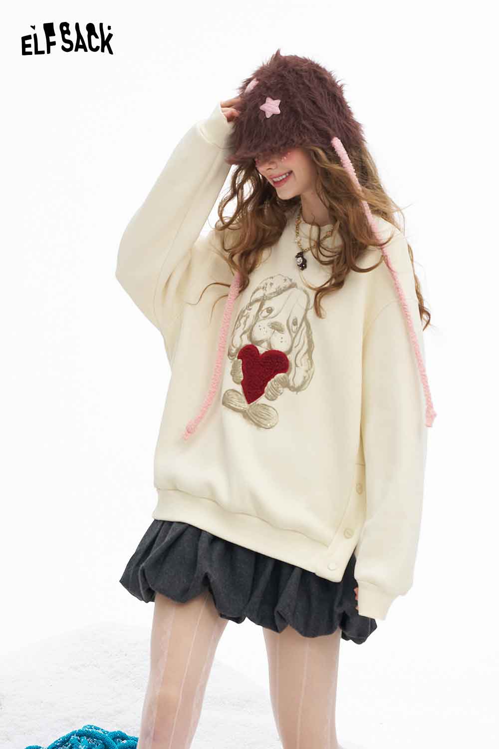 Women's animal graphic sweatshirt in cream with a cute bunny design for a stylish casual look