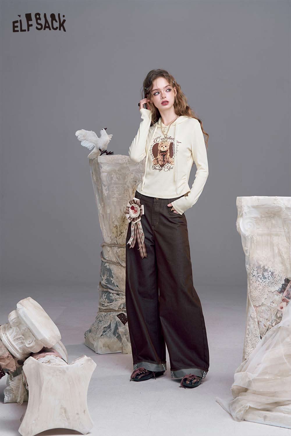 ELFSACK women's bear graphic hoodie in cream featuring a playful bear design for casual wear