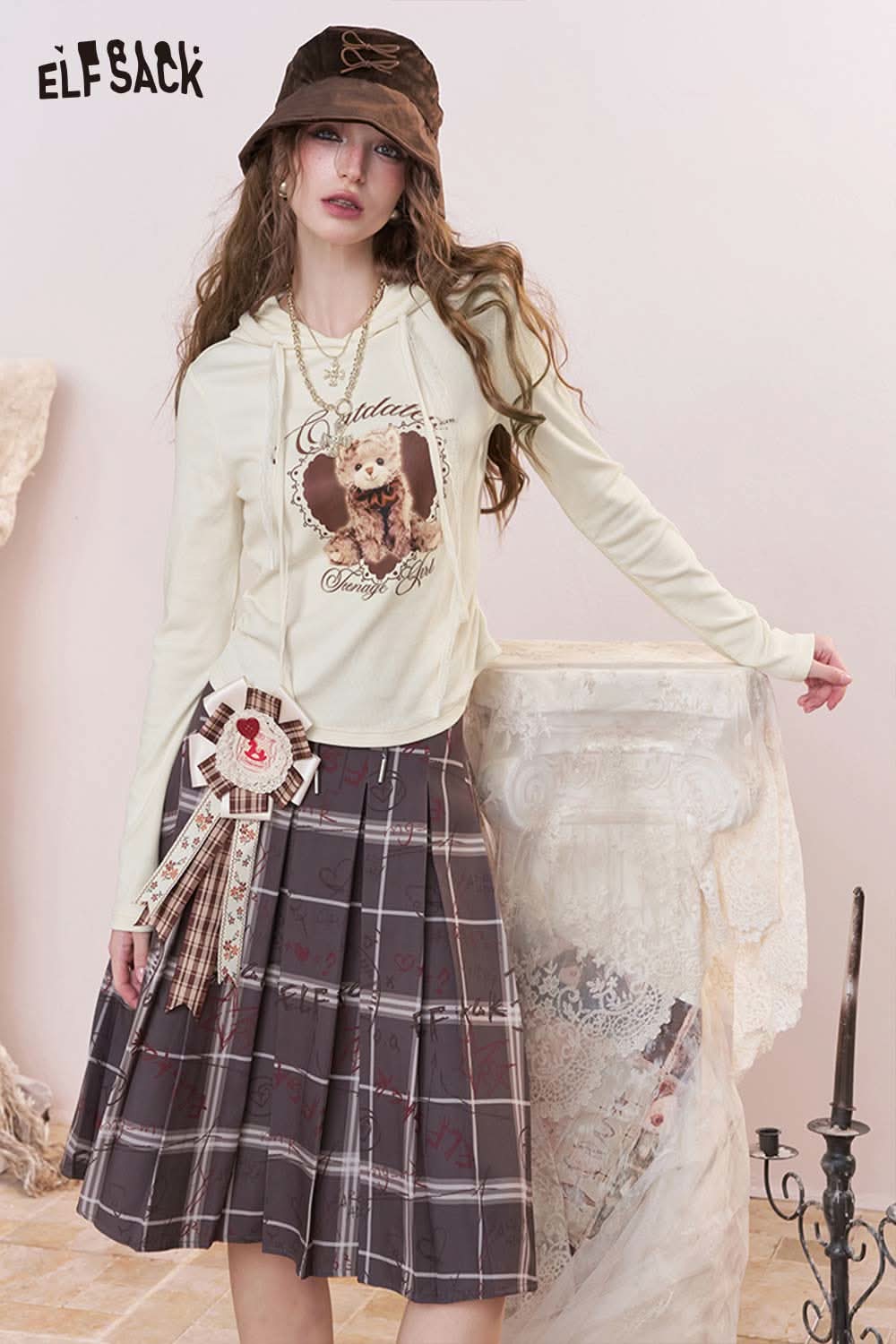 ELFSACK women's bear graphic hoodie in cream featuring a cute bear design for casual wear.