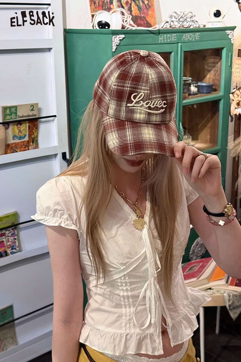 ELFSACK women's checkered baseball cap in red and beige with embroidered 'Love' design