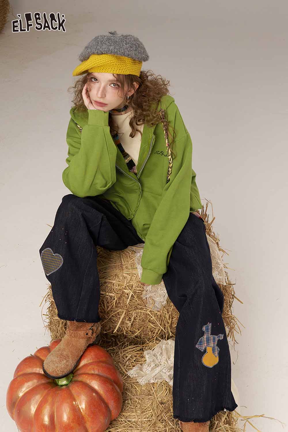 ELFSACK women's colorful hooded jacket in green paired with stylish denim and a trendy hat