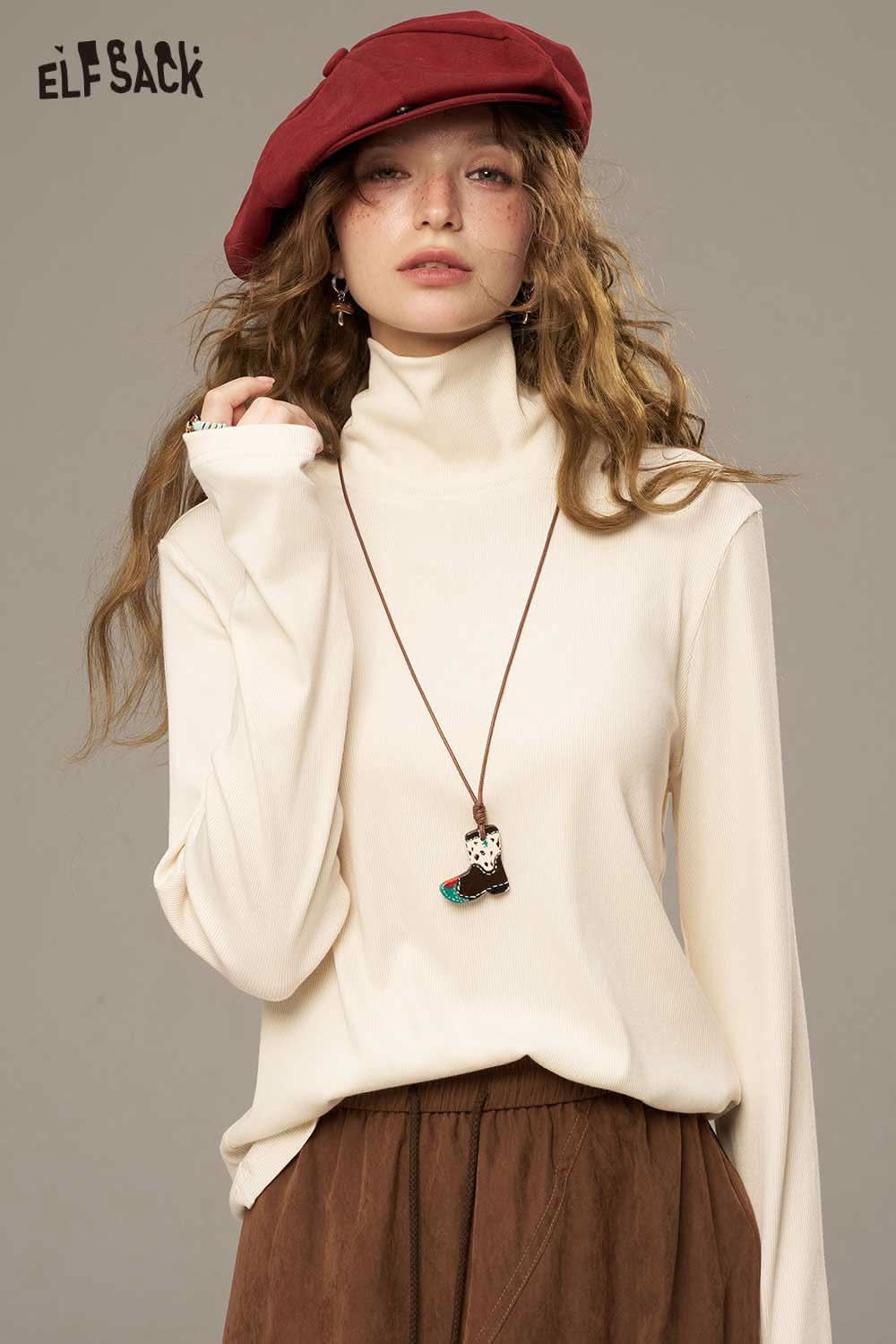 ELFSACK women's cozy turtleneck sweater in cream color with long sleeves and stylish accessories