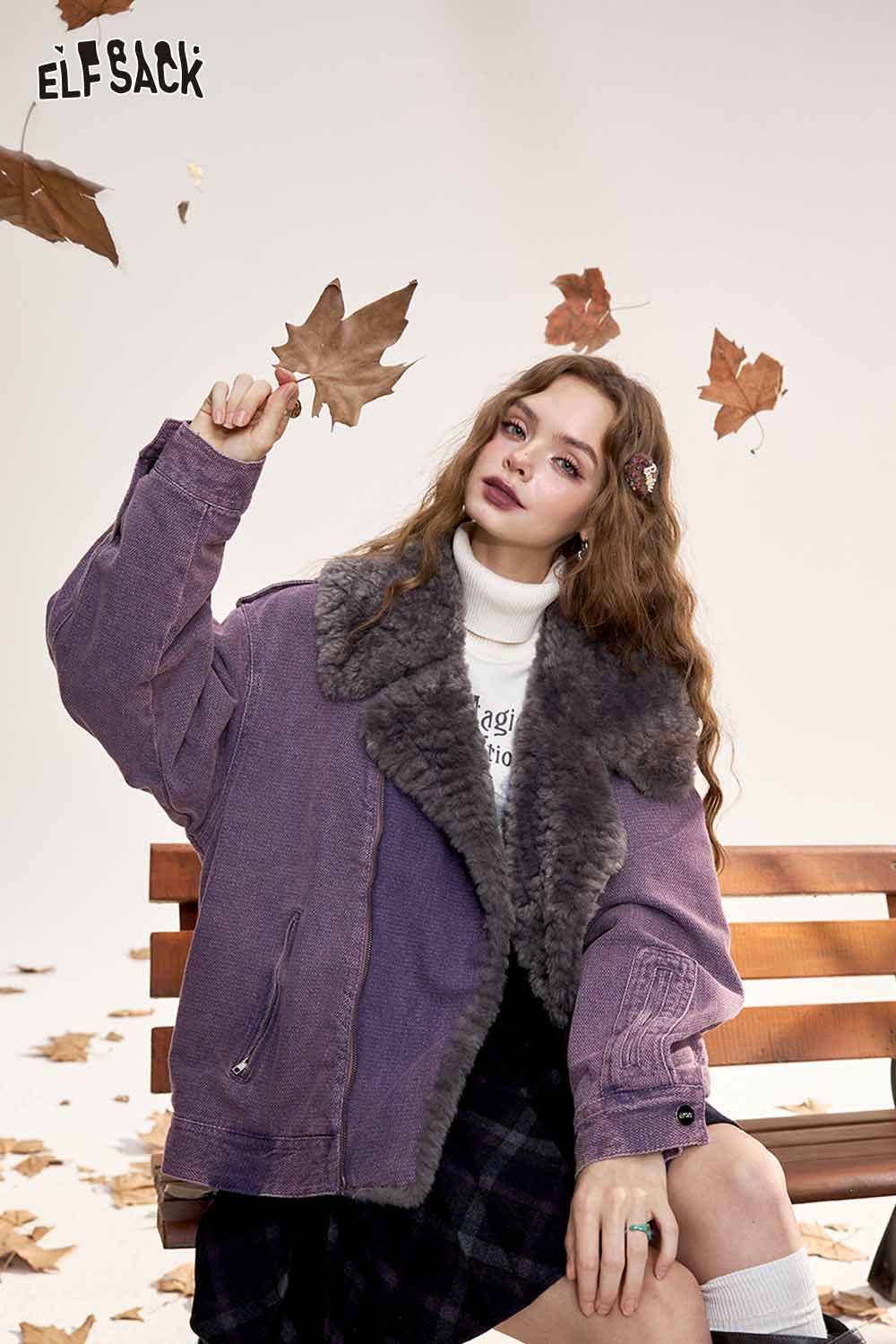 Women's denim fur collar puffer jacket by ELFSACK with a stylish oversized fit and soft fur detailing