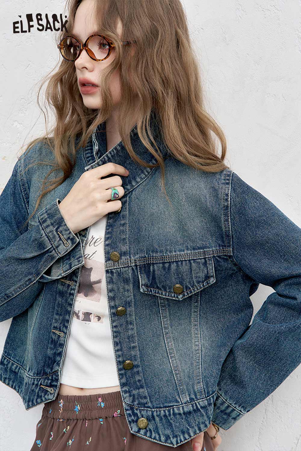 ELFSACK women's denim short jacket with a classic fit and stylish vintage design